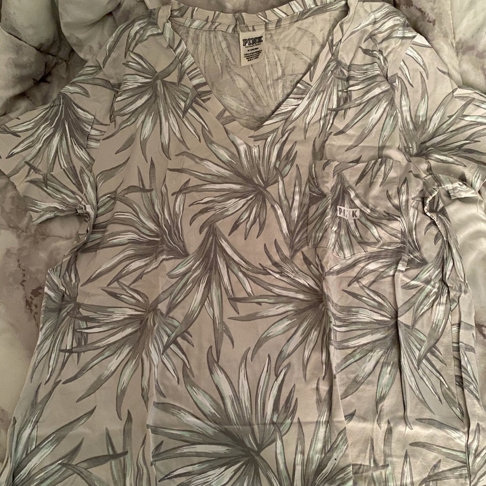 Victoria’s Secret PINK pocket tee